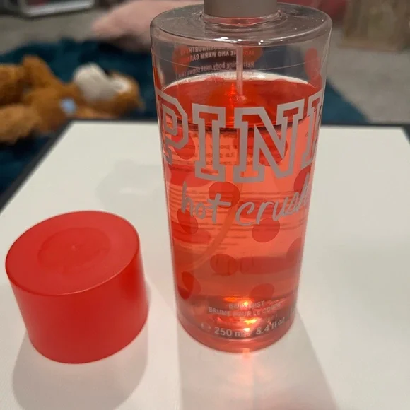 Hot crush! VS/pink, body mist, totally crash, worthy jasmine & warm caramel! 🔥